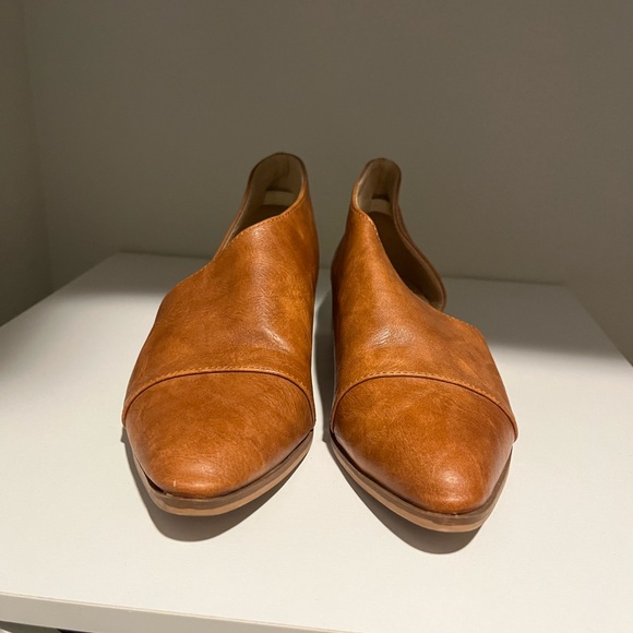 Tan Catherine Malandrino Side Cut Ankle Boots Size 8 - Picture 2 of 5